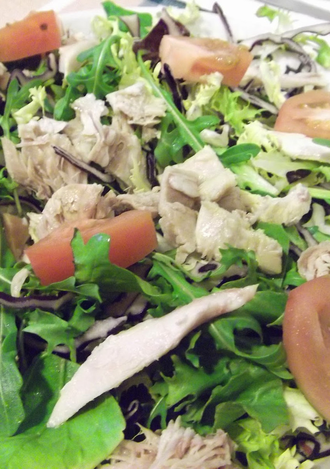 Una foto de Ensalada fresca de pollo