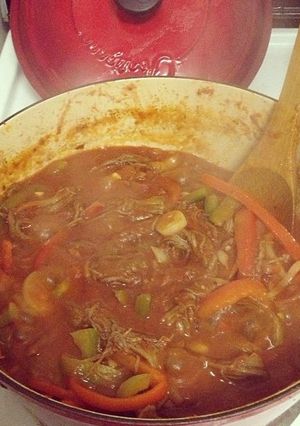 Una foto de Ropa vieja clásica cubana
