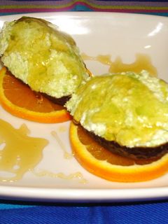 Una foto de Aguacates rellenos de requesón y miel
