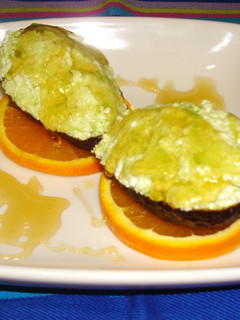 Una foto de Aguacates rellenos de requesón y miel