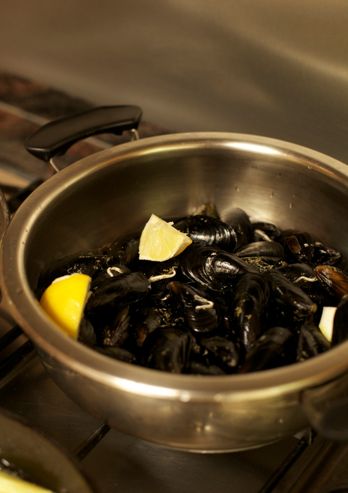 Una foto de Mejillones al vapor con vino blanco
