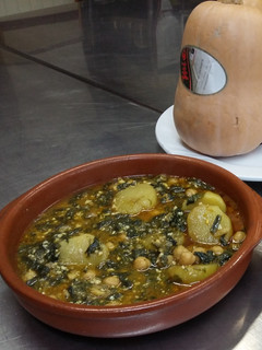 Una foto de Potaje de garbanzos y espinacas