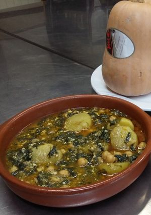 Una foto de Potaje de garbanzos y espinacas