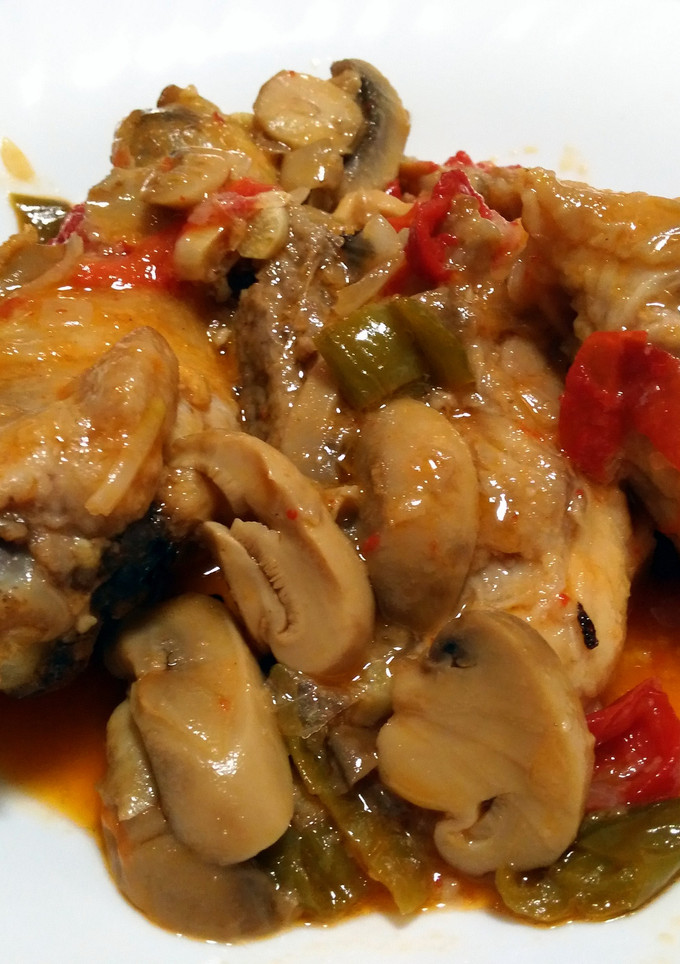 Una foto de Pollo al chilindrón
