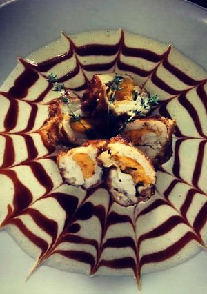 Una foto de Pechugas de pollo rellenas de queso y manzana 