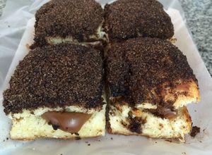Una foto de Tortitas negras rellenas 