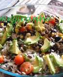 Ensalada de arroz y frijoles negros