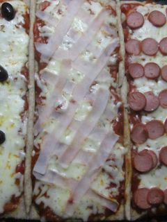Una foto de Pizza integral de tres sabores
