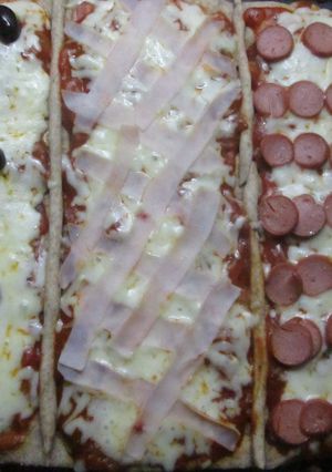 Una foto de Pizza integral de tres sabores