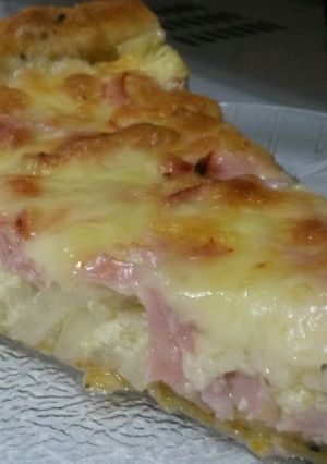 Una foto de Tarta de cebolla, jamón y muzzarella