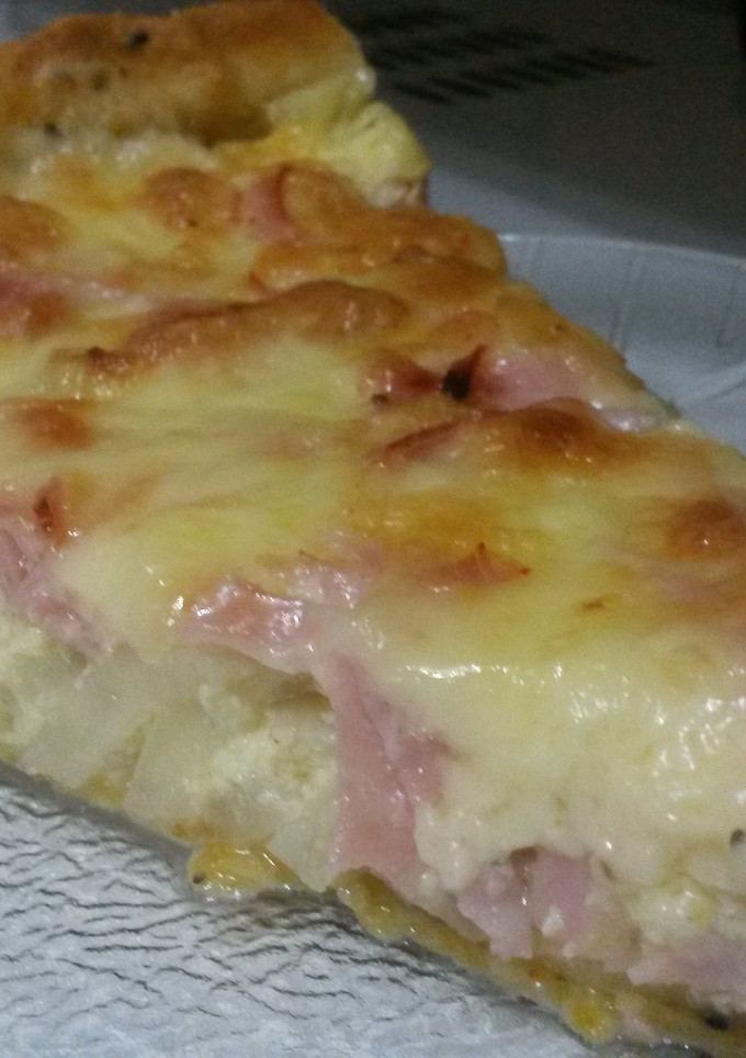 Una foto de Tarta de cebolla, jamón y muzzarella