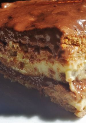 Una foto de Tarta de galletas, flan y chocolate (sin azúcar)