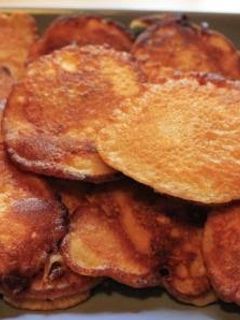 Una foto de Láminas crujientes de manzana con canela