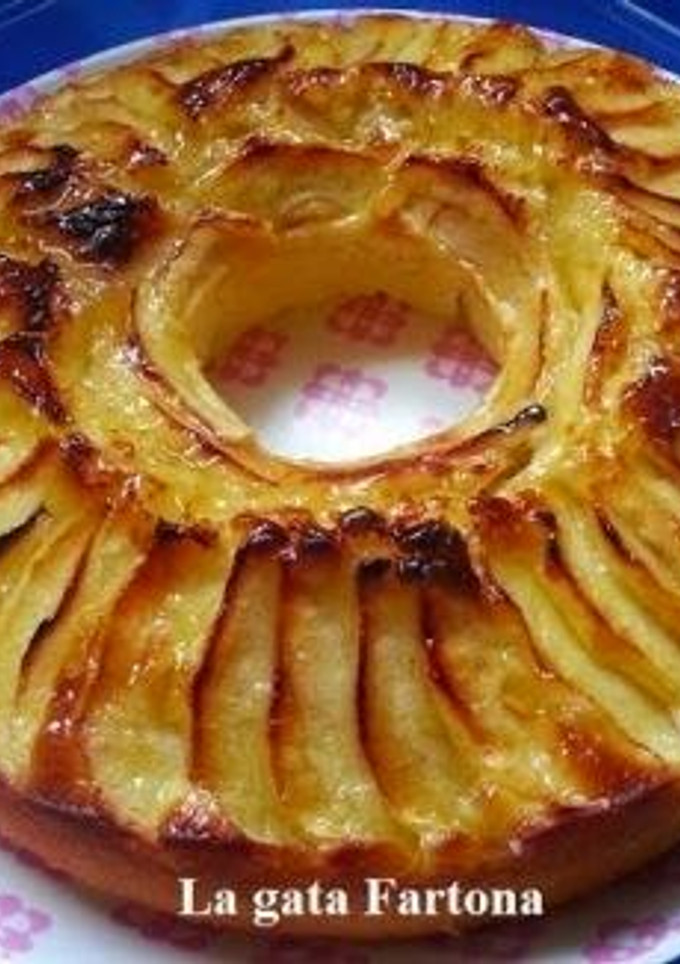 Una foto de Bizcocho con manzana