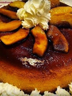 Una foto de Flan de manzanas asadas a la canela con nata