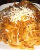 Tallarines con chistorra y carne picada