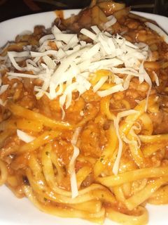 Una foto de Tallarines con chistorra y carne picada