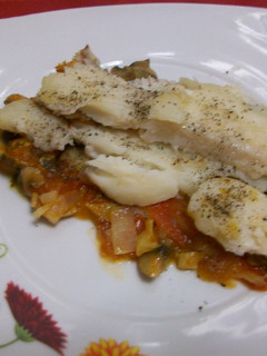 Una foto de Filetes de panga con base de verduras