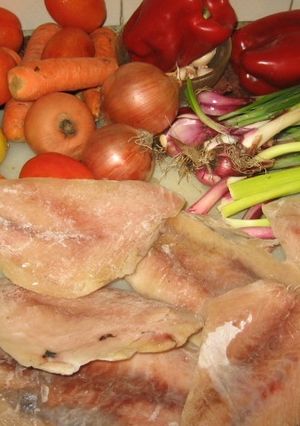 Una foto de Filetes de anchoas sobre colchón de vegetales