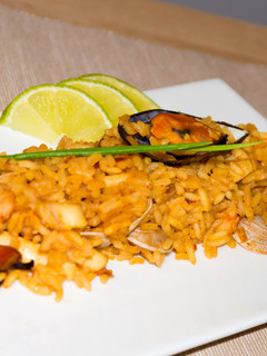 Una foto de Paella de mariscos