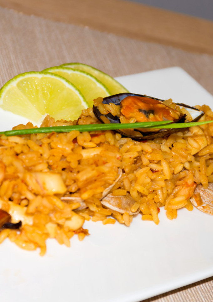 Una foto de Paella de mariscos