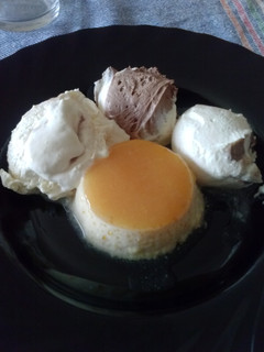 Una foto de Helado de tres delicias