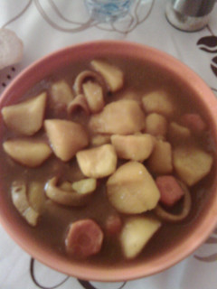 Una foto de Guiso de patatas con pota