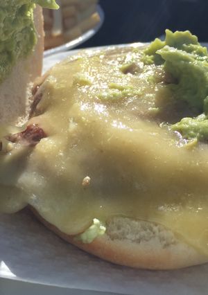Una foto de Hamburguesa Tex-Mex con Guacamole