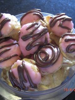 Una foto de Crema Pastelera de Fresas y Glaseado