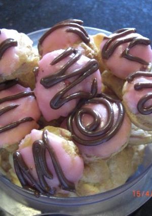 Una foto de Crema Pastelera de Fresas y Glaseado