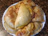 Empanadillas de atún y tomate con masa de pizza