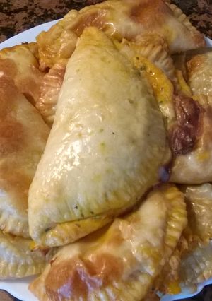 Una foto de Empanadillas de atún y tomate con masa de pizza