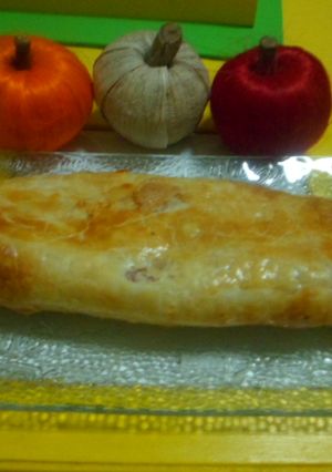 Una foto de Arrollado de queso, jamón y algo más