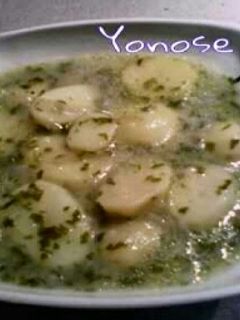 Una foto de Papas en salsa verde 