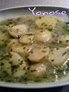 Una foto de Papas en salsa verde