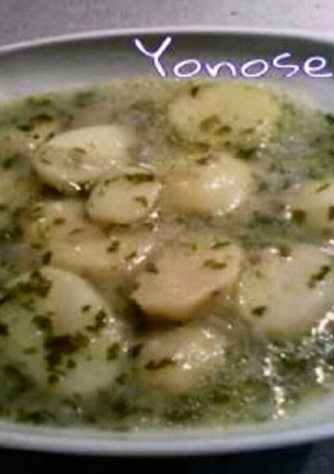 Una foto de Papas en salsa verde 