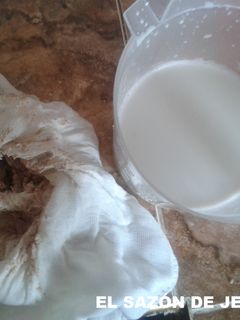 Una foto de Leche de almendras más sana y deliciosa que la de vaca