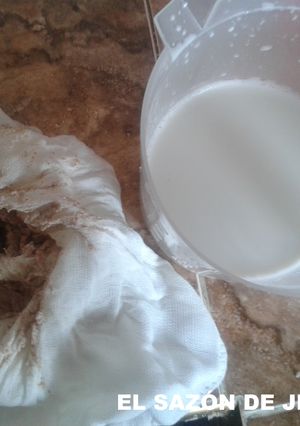 Una foto de Leche de almendras más sana y deliciosa que la de vaca