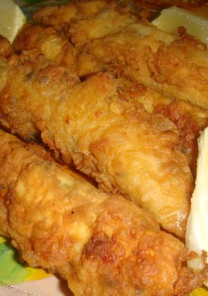 Una foto de Palitos de pescado frito crocante