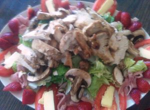 Una foto de Ensalada fresca de pollo