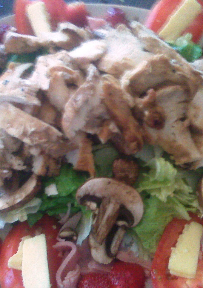 Una foto de Ensalada fresca de pollo