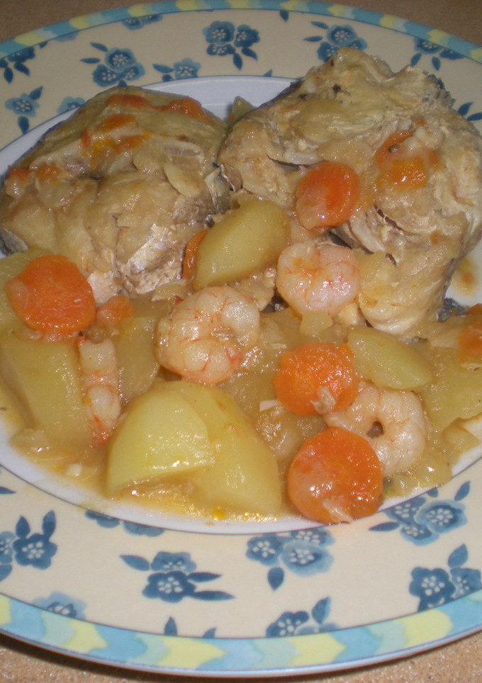 Una foto de Merluza guisada con patatas y zanahorias
