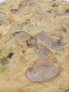 Una foto de Tortilla de bacalao y champiñones