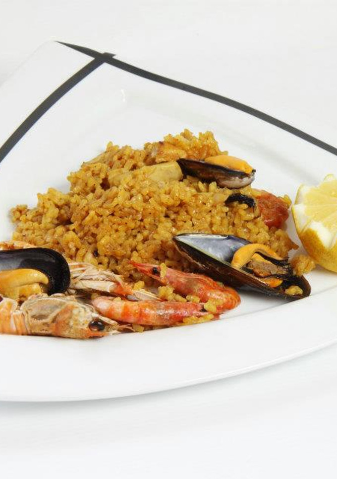 Una foto de Paella de marisco