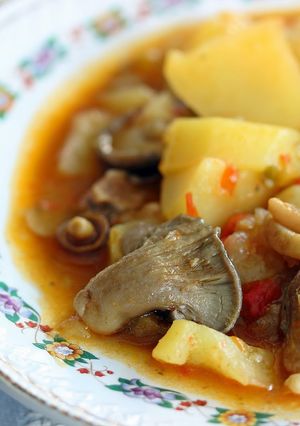 Una foto de Patatas con costillas en olla a presión 