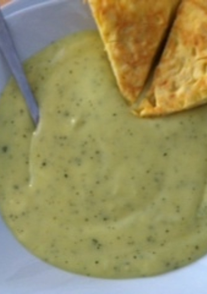 Una foto de Crema de col, apio y patatas