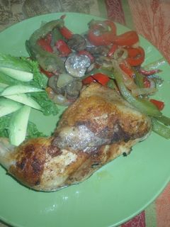 Una foto de Pollo con pimientos, champiñones y cajún
