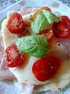 Una foto de Quesadillas caprese
