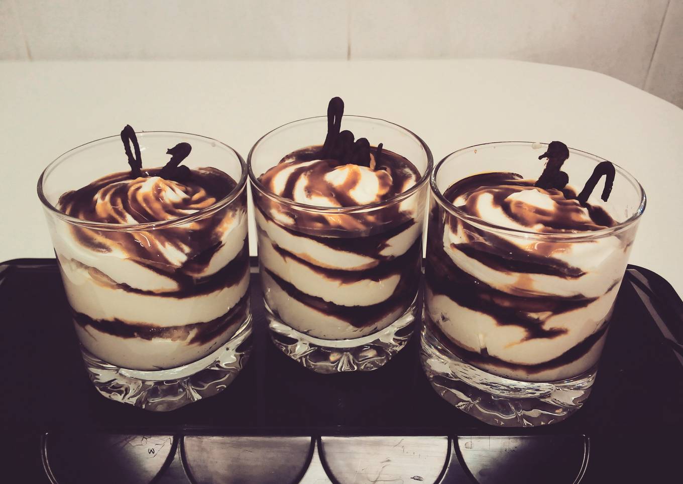 Copas de tiramisú y caramelo, sencillísimas