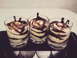 Copas de tiramisú y caramelo, sencillísimas